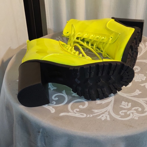Qupid yellow patent leather lace up boot - Picture 6 of 8